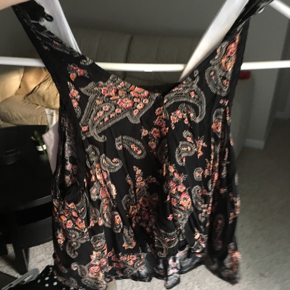Black flower cropped T-shirt